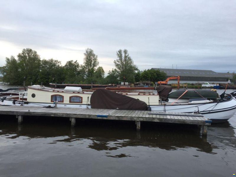 Motortjalk, woonschip
