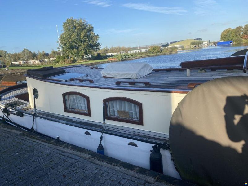Motortjalk, woonschip