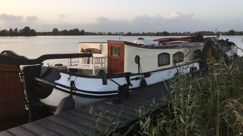 Motortjalk, woonschip