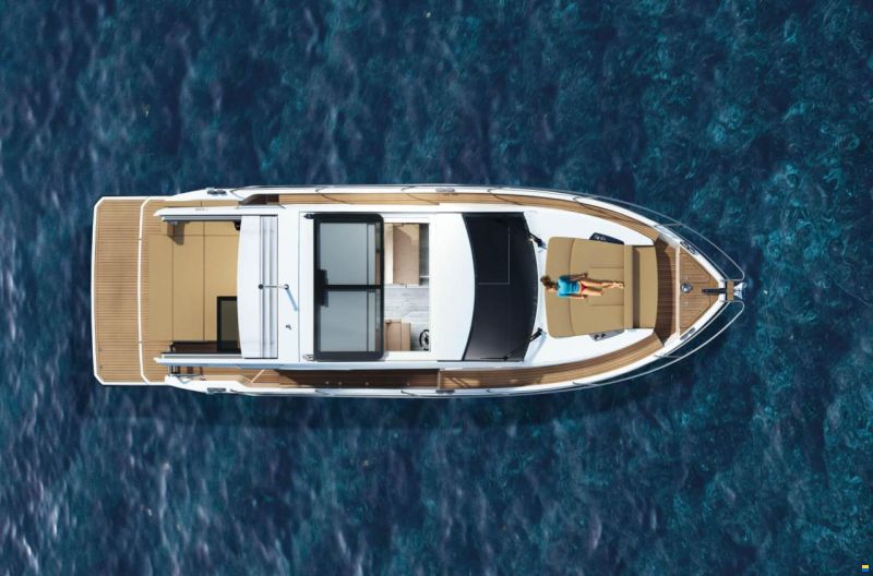 Sealine C335