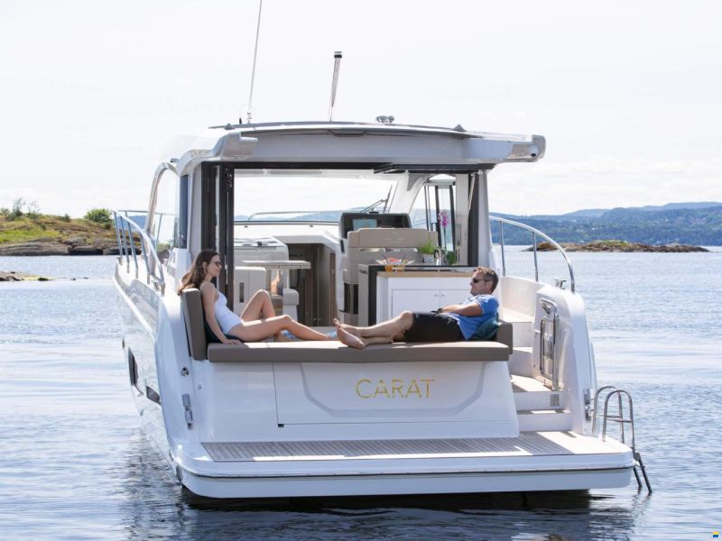 Sealine C390