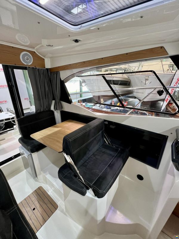 Parker 750 Cabin Cruiser