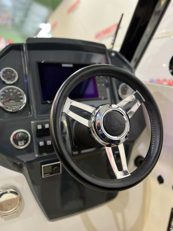 Parker 750 Cabin Cruiser