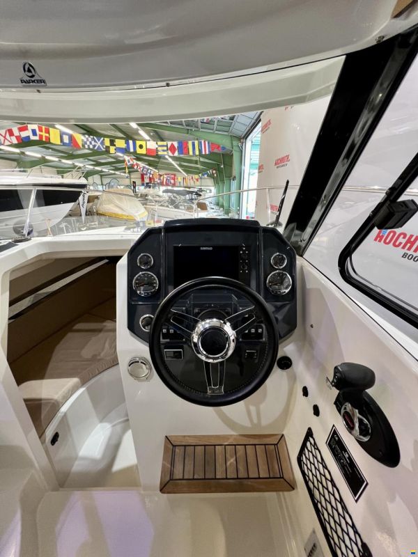 Parker 750 Cabin Cruiser