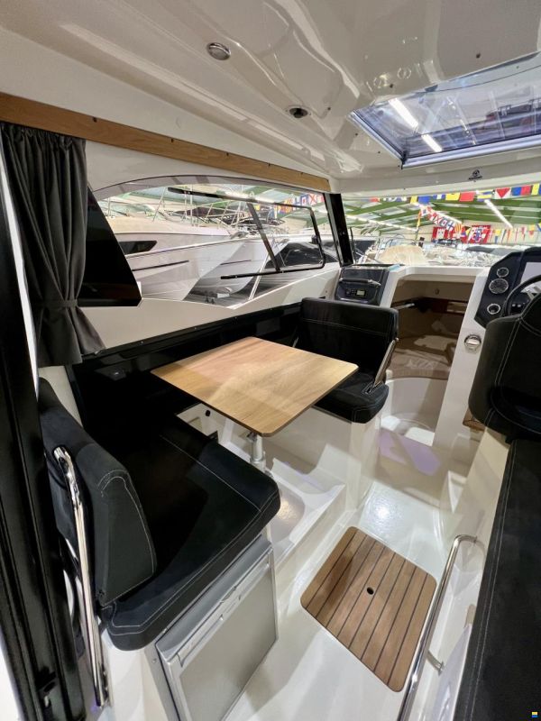 Parker 750 Cabin Cruiser