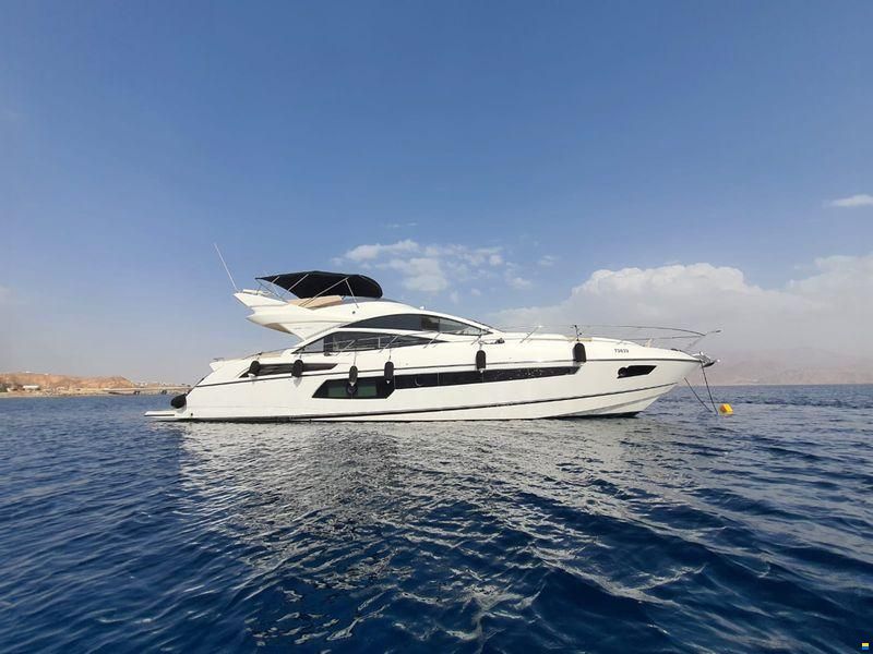 Sunseeker 68 Sport Yacht