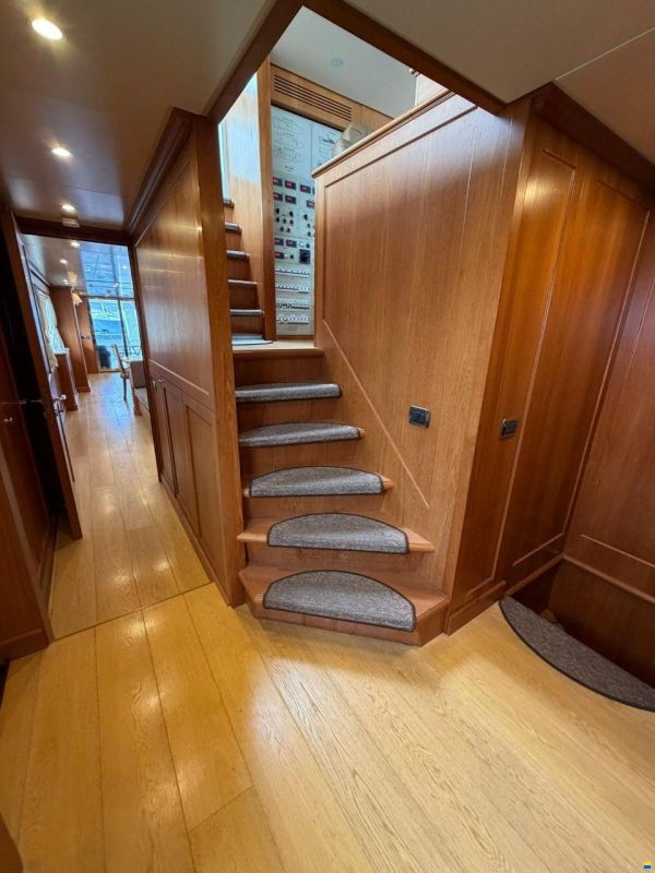 Heesen 83