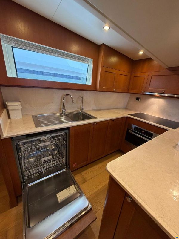 Heesen 83