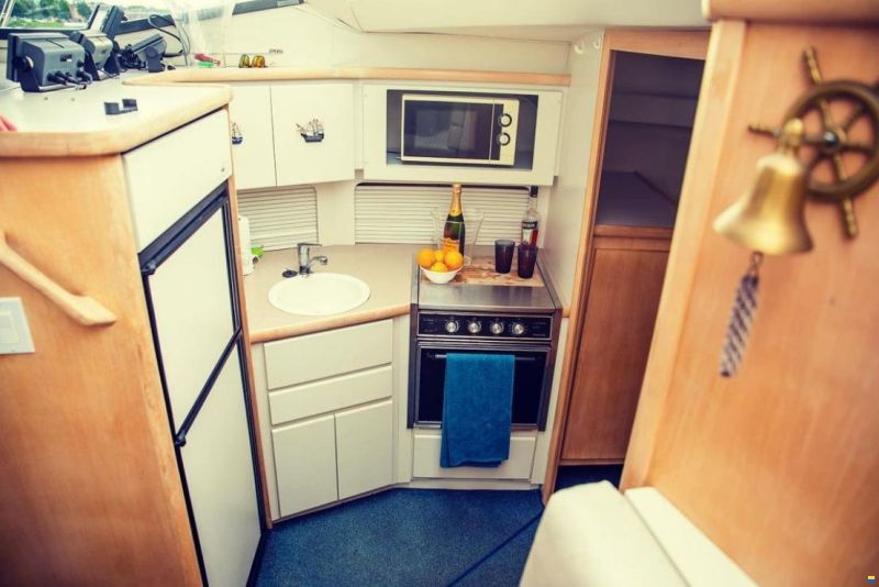 Carver Aft Cabin 390