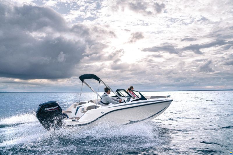 Quicksilver 525 aXess