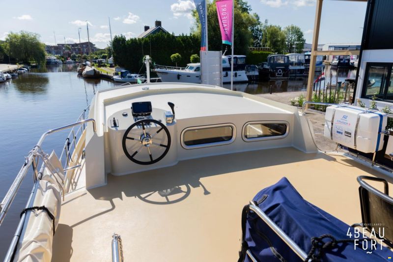 Aquanaut European Voyager 1300