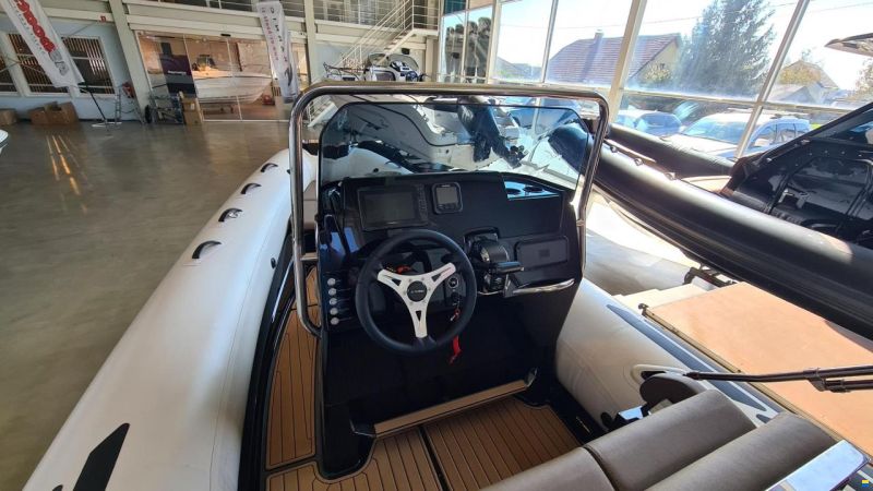 Brig Inflatable Boats Eagle 6.7H + Suzuki DF175AP
