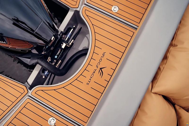 Veloce Yachts V750 HARDTOP