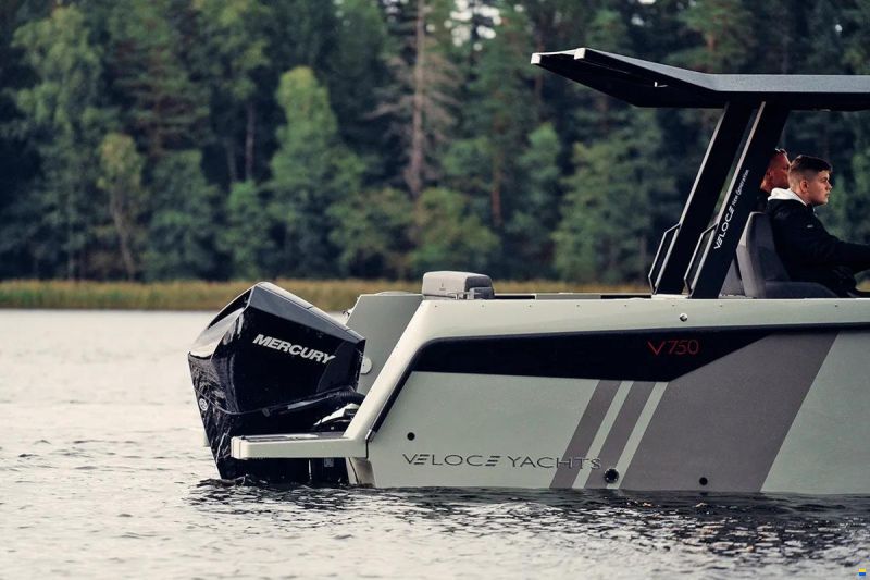 Veloce Yachts V750 HARDTOP