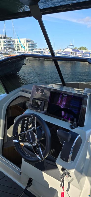 Veloce Yachts V750 HARDTOP