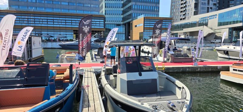 Veloce Yachts V750 HARDTOP