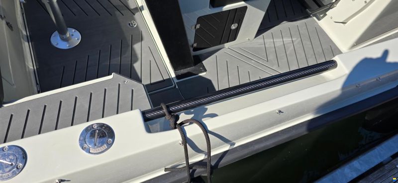Veloce Yachts V750 HARDTOP