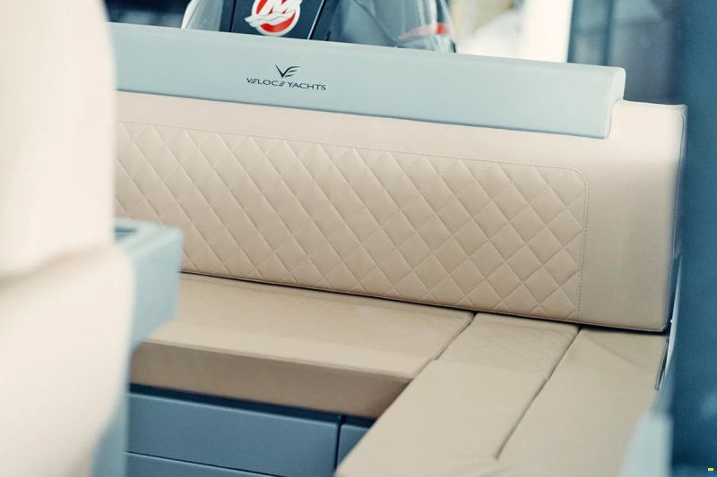 Veloce Yachts V750 HARDTOP