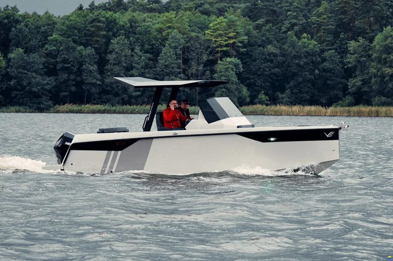 Veloce Yachts V750 HARDTOP