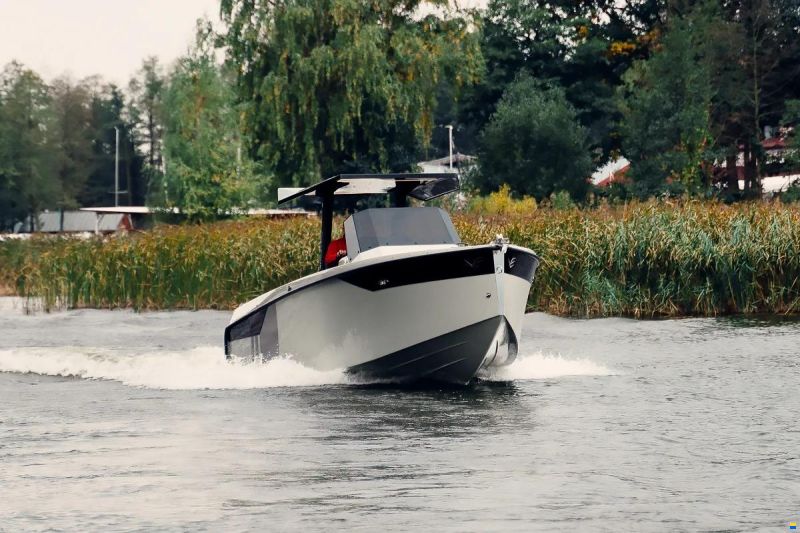 Veloce Yachts V750 HARDTOP