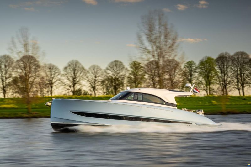 Solaris Power 48 Lobster