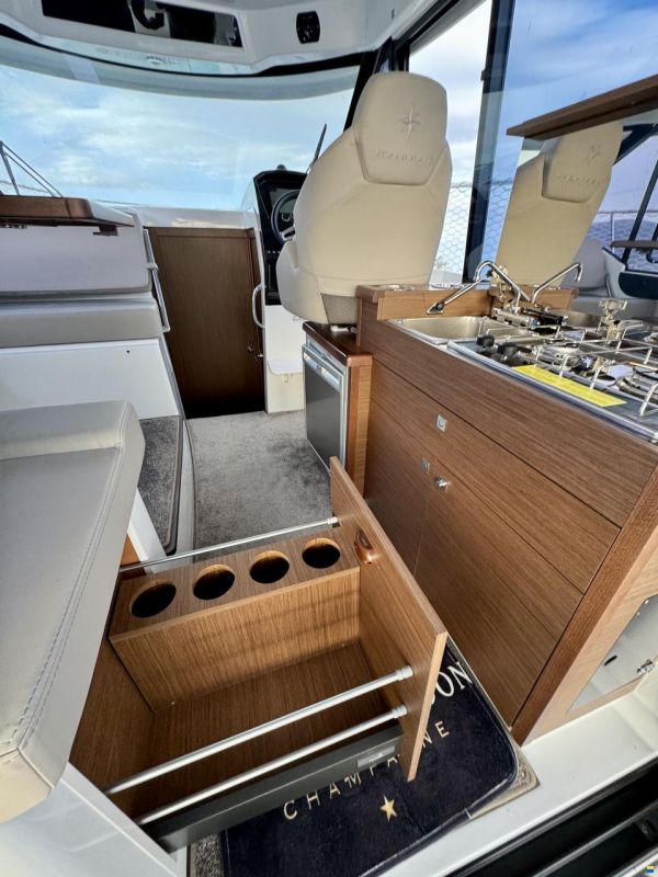 Jeanneau Merry Fisher 895