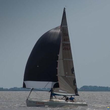 8 Meter one Design 7 Hunboat