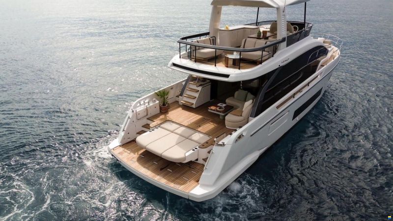 Azimut Fly 62