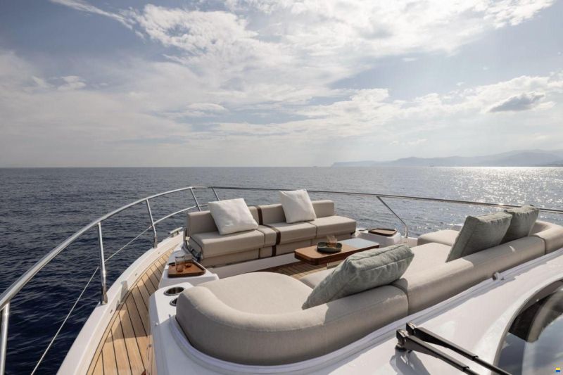 Azimut Fly 62