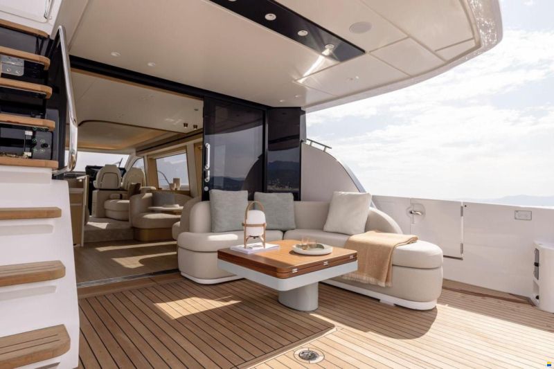 Azimut Fly 62