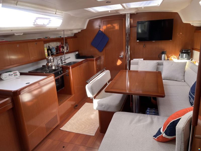 Beneteau Oceanis 43