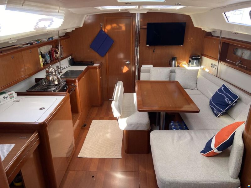 Beneteau Oceanis 43