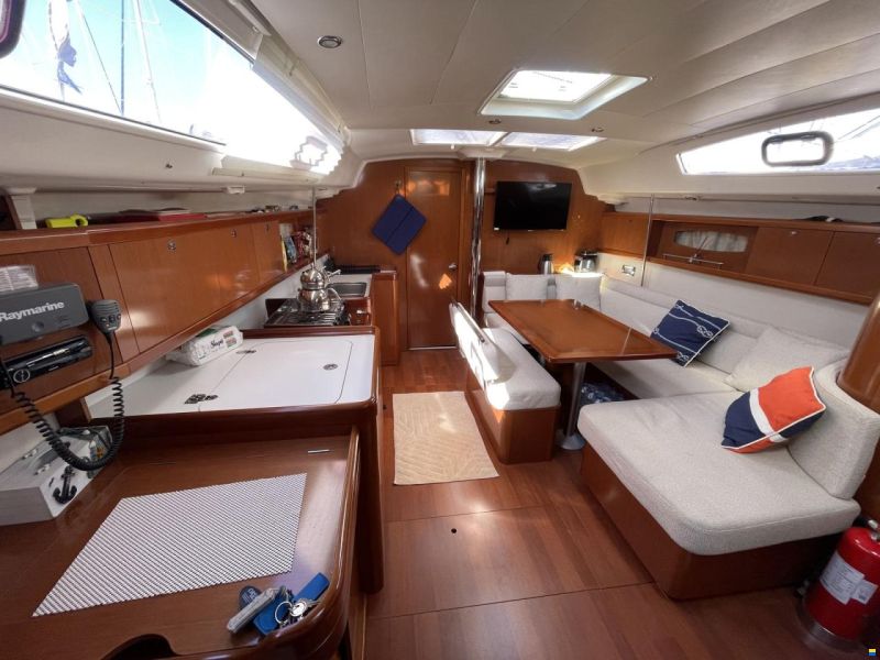Beneteau Oceanis 43