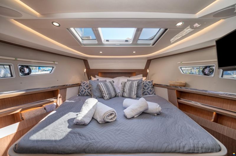Sealine S335