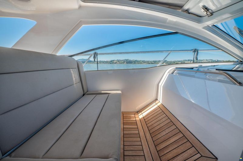 Sealine S335