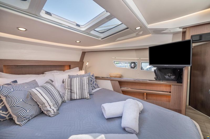 Sealine S335