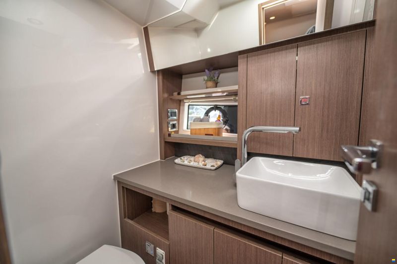 Sealine S335