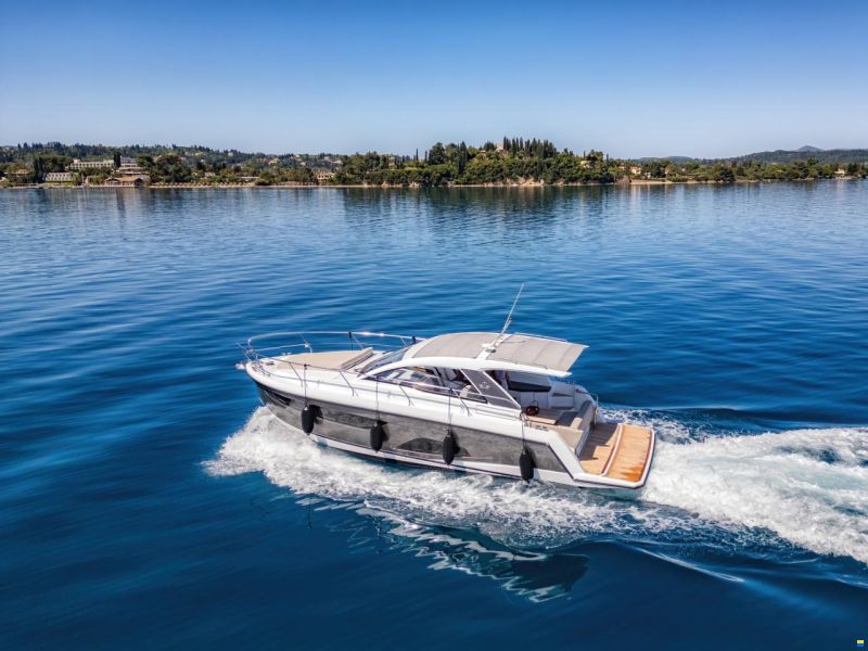 Sealine S335