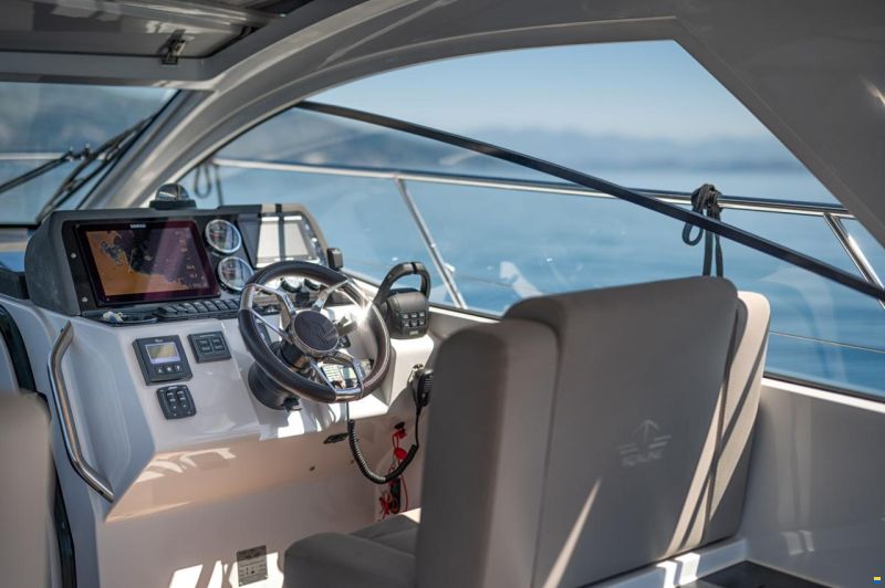 Sealine S335