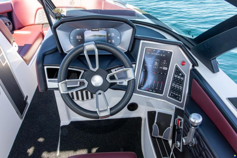 MasterCraft X24 | 2024 | White & Grey