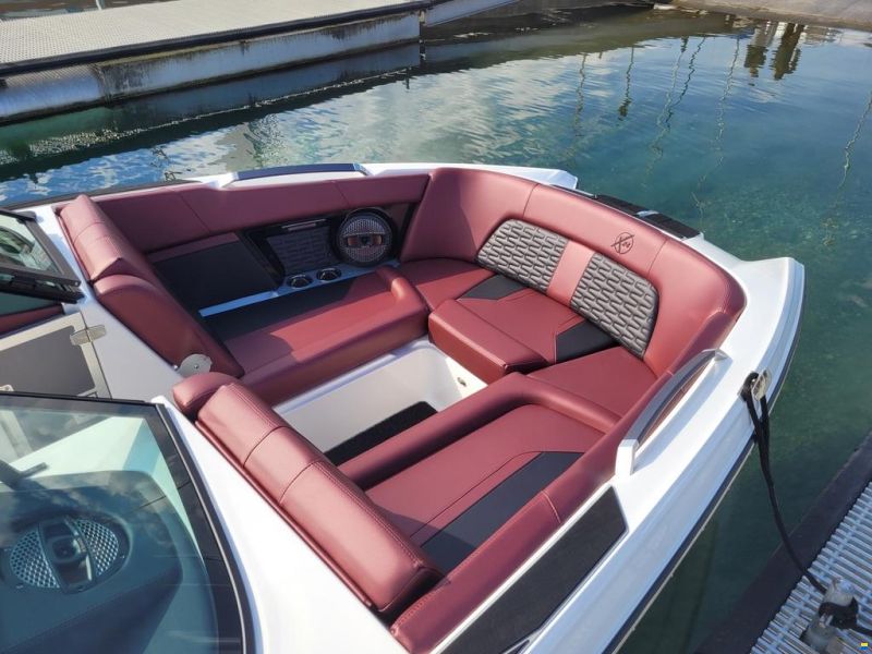 MasterCraft X24 | 2024 | White & Grey