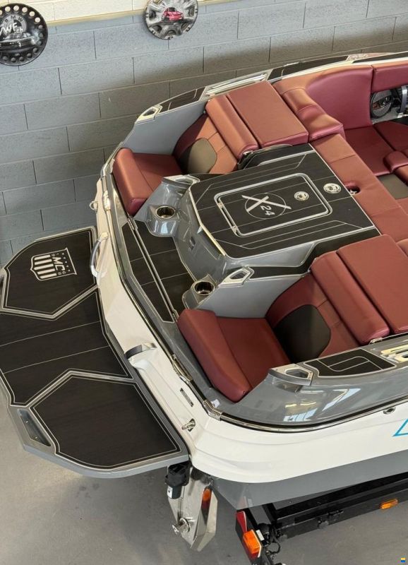 MasterCraft X24 | 2024 | White & Grey