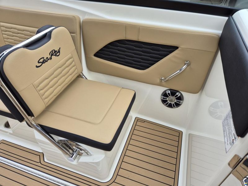 Sea Ray SPX 230 Europe