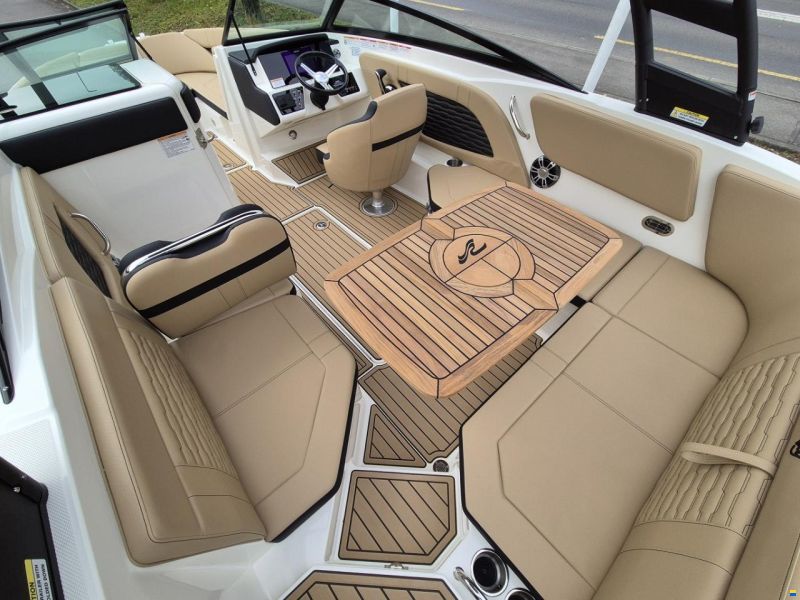 Sea Ray SPX 230 Europe