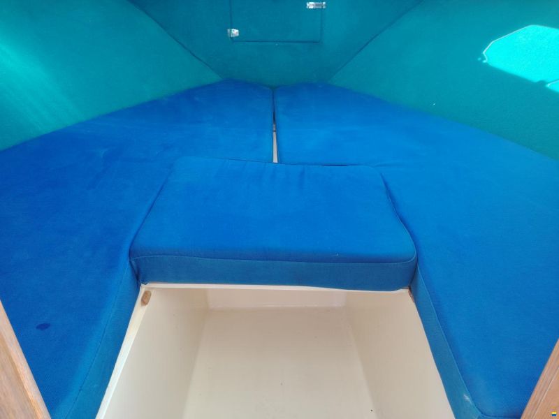 Bertram Yacht 28