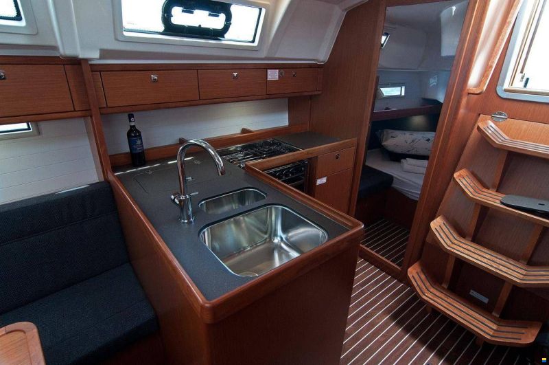 Bavaria Cruiser 37
