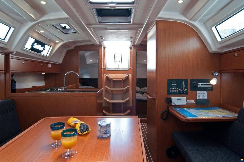 Bavaria Cruiser 37