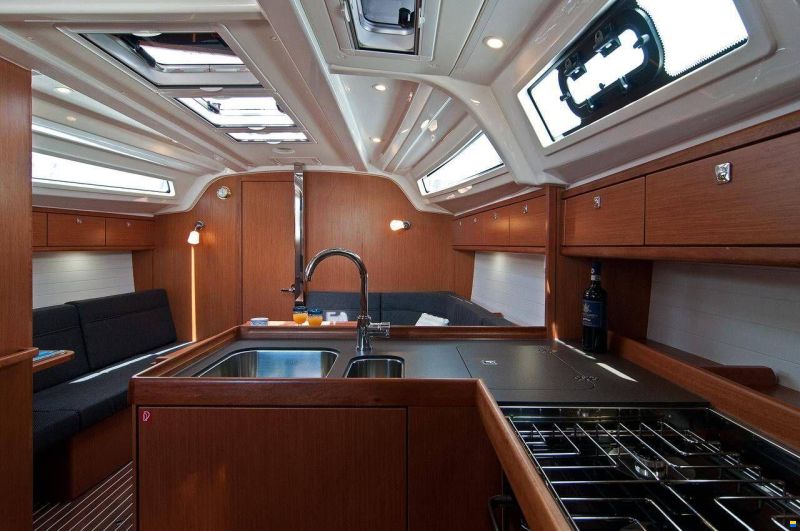 Bavaria Cruiser 37