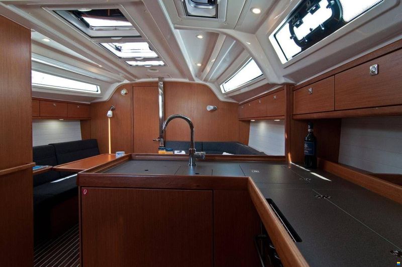 Bavaria Cruiser 37