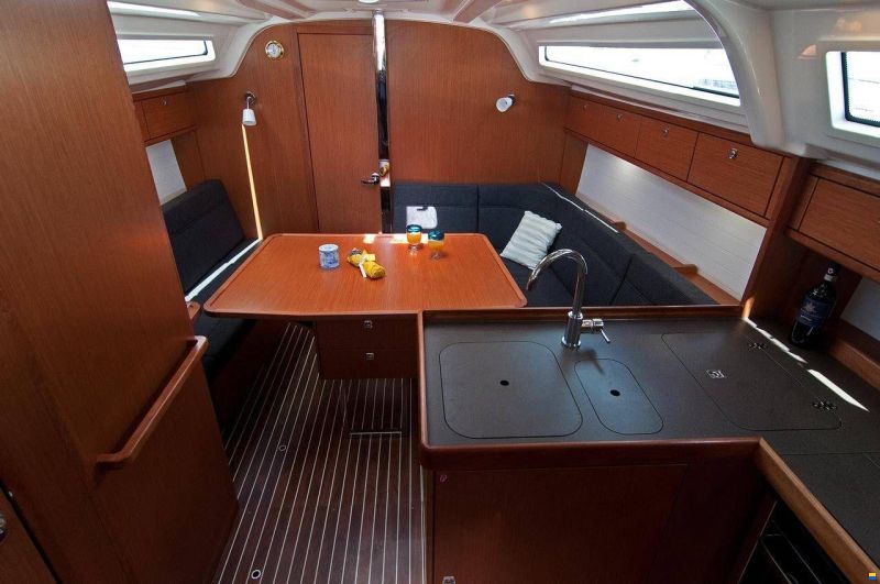 Bavaria Cruiser 37
